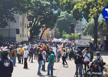 Entre protestas y anuncios: trabajadores cuestionan medidas económicas en Caracas