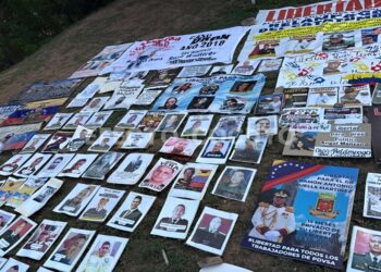 Caracas:Vigilia de familiares de presos políticos frente a la Embajada de Estados Unidos sobrepasa las 72 horas