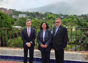 Embajador Barrett recibe a la Presidenta de la Asamblea Nacional de Venezuela (2015) Dinorah Figuera