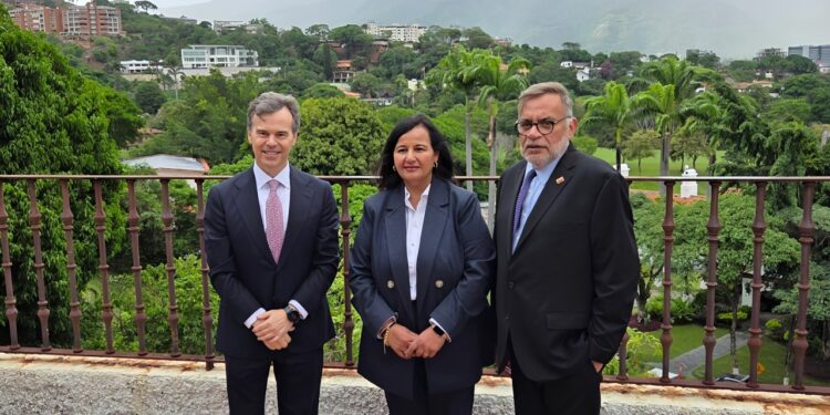 Embajador Barrett recibe a la Presidenta de la Asamblea Nacional de Venezuela (2015) Dinorah Figuera