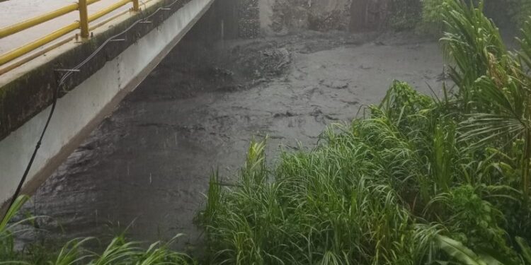 Portuguesa: fuertes inundaciones arrasan con todo en su cauce