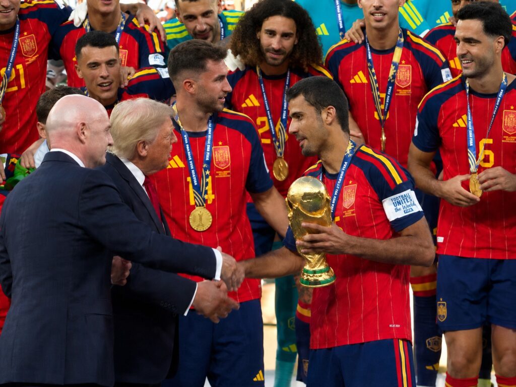 España Campeón FIFA 2026-Presidente Donald Trump entregó la Copa FIFA al esuipo campeón de España- Imágen @WhiteHouse