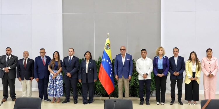 SIN PERIODISTAS…