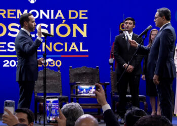 Colombia: HISTÓRICO; En Cali Abelardo De La Espriella tomó el juramento constitucional como nuevo presidente de los colombianos (+ Video)